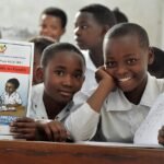 Young children learning together in a classroom, best age to learn a second language