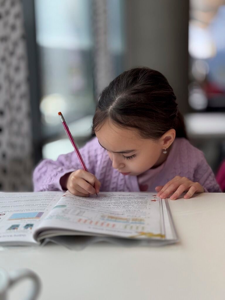 Child concentrating on schoolwork, showing a growth mindset for kids