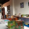 Children reading picture books together to improve English vocabulary for kids